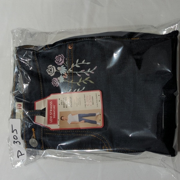 Levi's 10R Blue Straight Leg Kids Jeans with Floral Embroidery NEW WITH TAGS!! - Picture 11 of 11